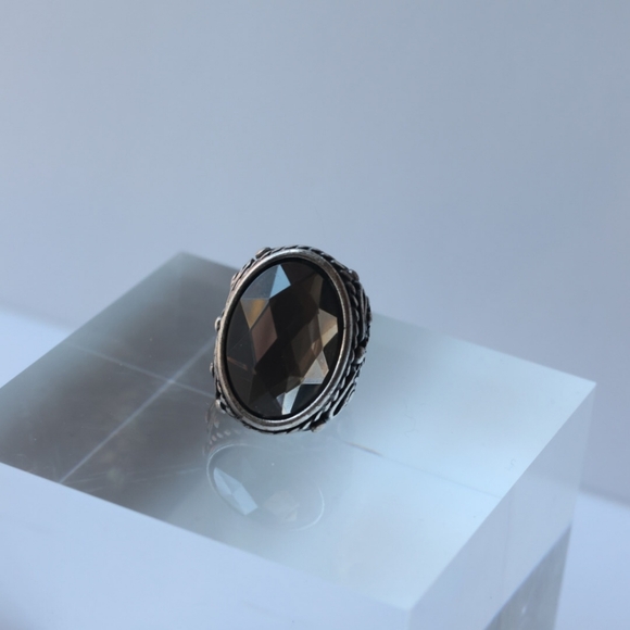 Silver-tone Ring with Faceted Smokey Gray Acrylic Stone Size 5.5 - Picture 13 of 15